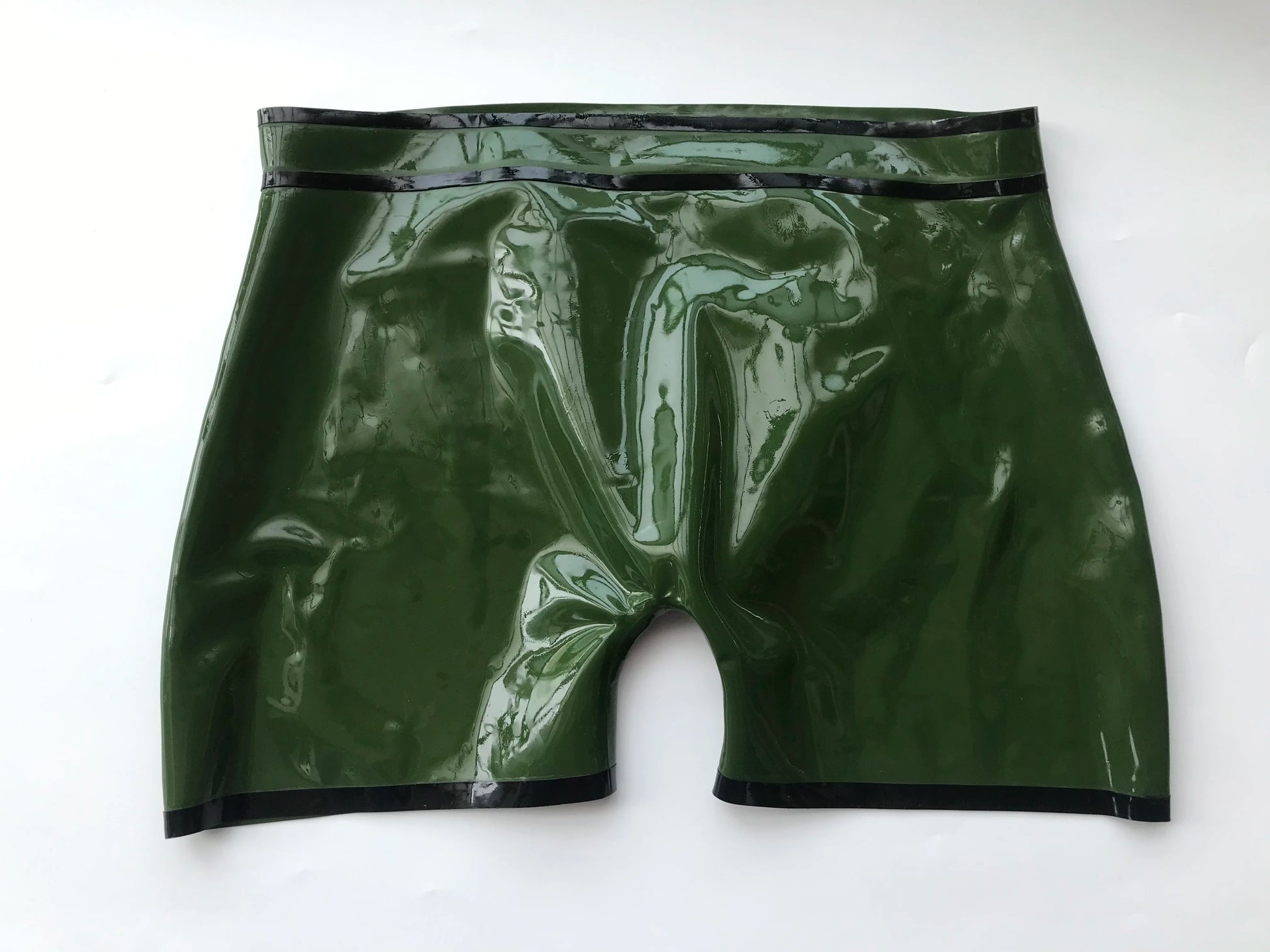 Herren Latex Shorts grün