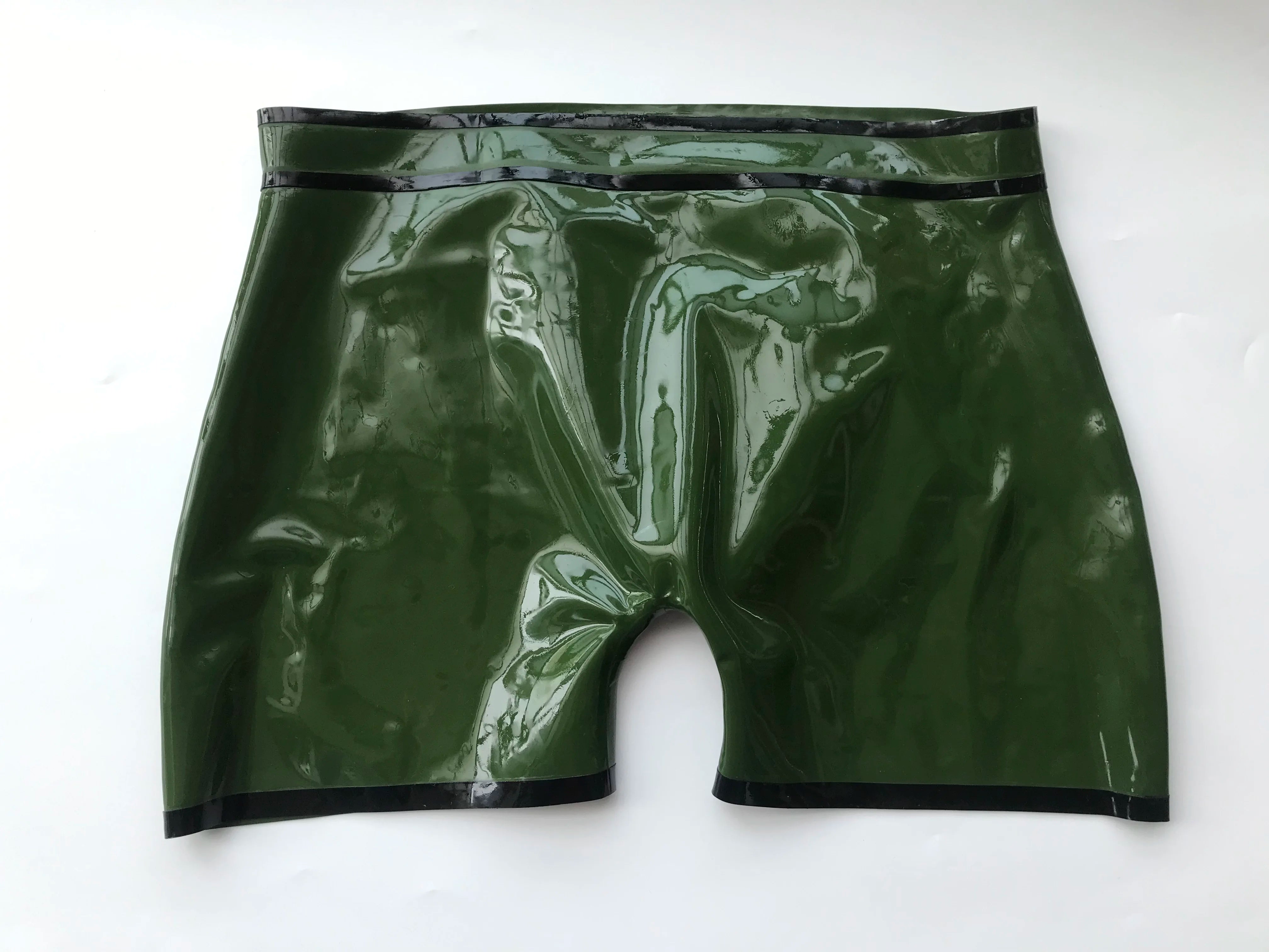 Herren Latex Shorts grün